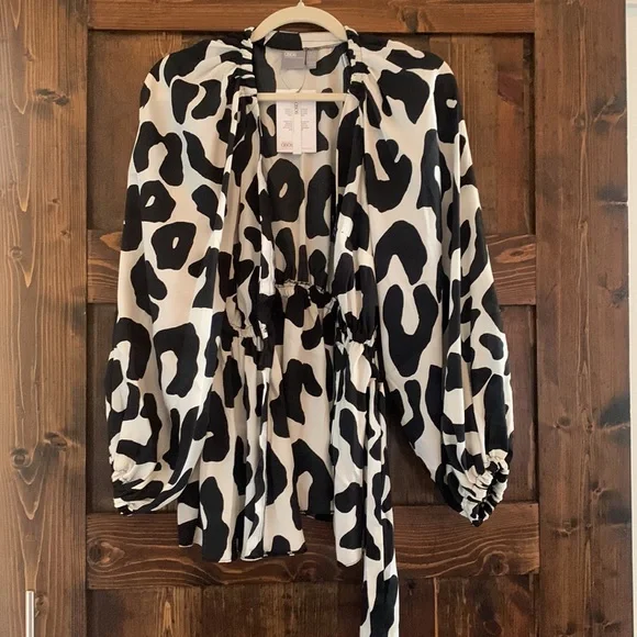 ASOS DESIGN plunge top with kimono sleeve and belt detail in animal print - Picture 3 of 5